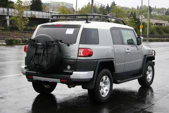 2010 Toyota FJ Cruiser Pictures