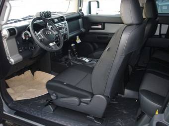 2011 Toyota FJ Cruiser Pictures