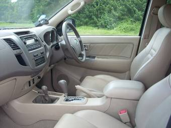 2005 Toyota Fortuner Photos