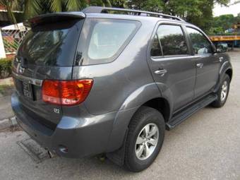 2005 Toyota Fortuner Images