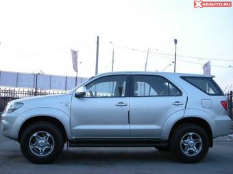 2006 Toyota Fortuner Images