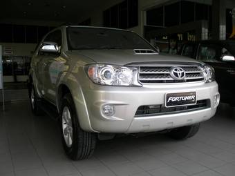 2009 Toyota Fortuner Photos