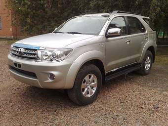 2011 Toyota Fortuner Images