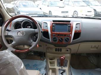 2011 Toyota Fortuner Photos