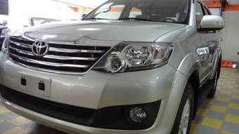 2011 Toyota Fortuner Images