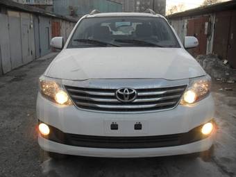 2012 Toyota Fortuner Images