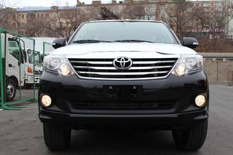 2012 Toyota Fortuner Photos