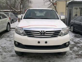 2012 Toyota Fortuner Photos