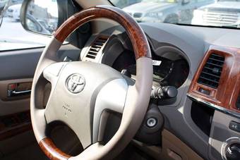 2012 Toyota Fortuner Pics