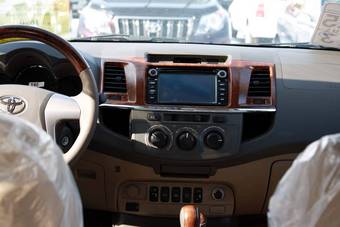 2012 Toyota Fortuner Images