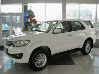 2012 Toyota Fortuner Pictures