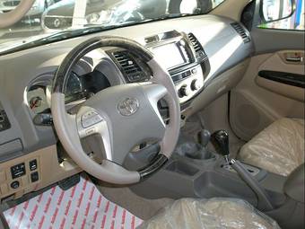 2012 Toyota Fortuner Images