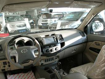 2012 Toyota Fortuner Pictures