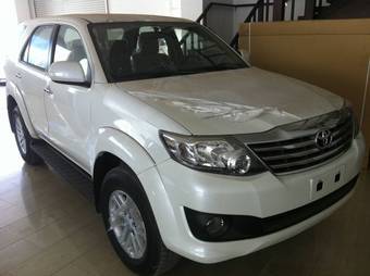 2012 Toyota Fortuner Photos