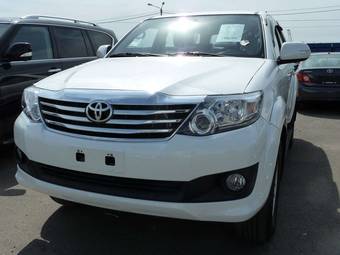 2012 Toyota Fortuner Photos