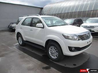 2012 Toyota Fortuner Photos