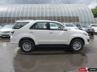 2012 Toyota Fortuner Photos
