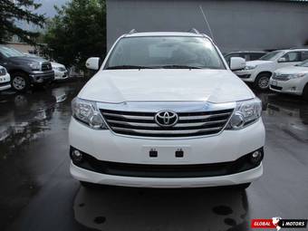 2012 Toyota Fortuner Images