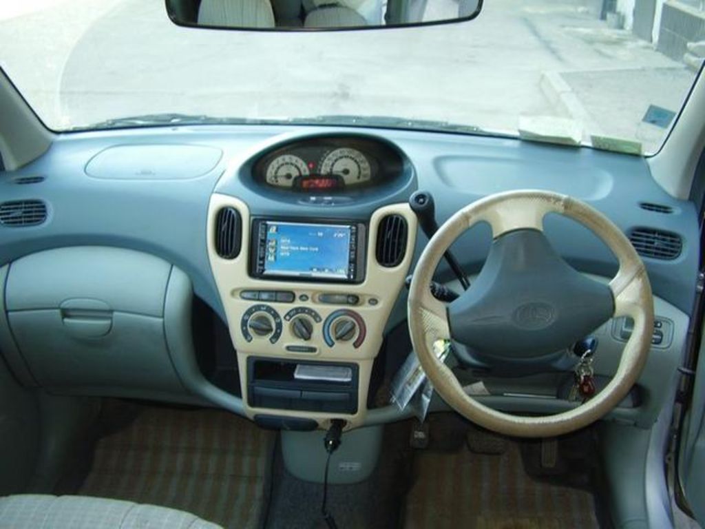 Toyota Vitz 2000 салон