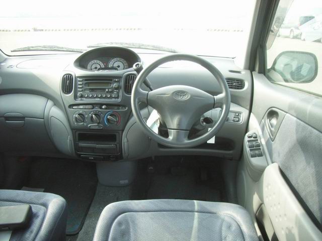 1999 Toyota Funcargo Photos