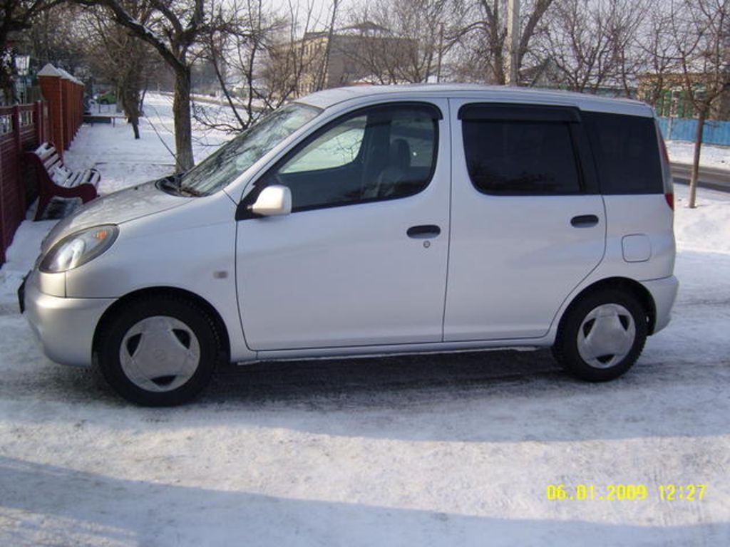 2000 Toyota Funcargo