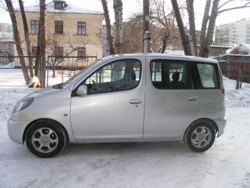 2000 Toyota Funcargo
