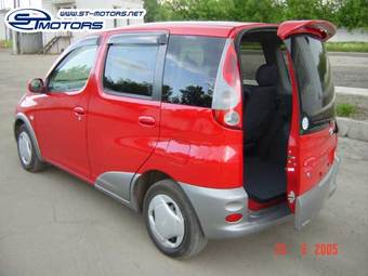2000 Toyota Funcargo Photos