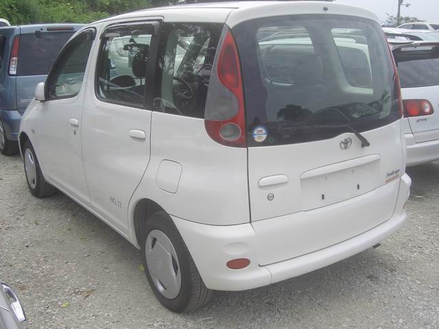 2000 Toyota Funcargo Pictures
