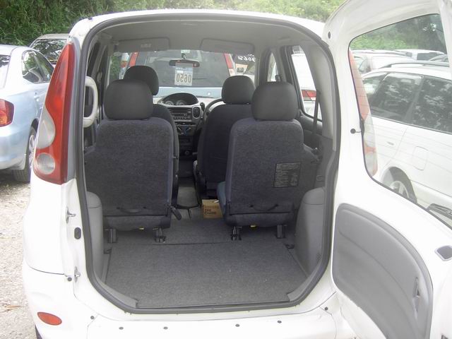 2000 Toyota Funcargo Pics
