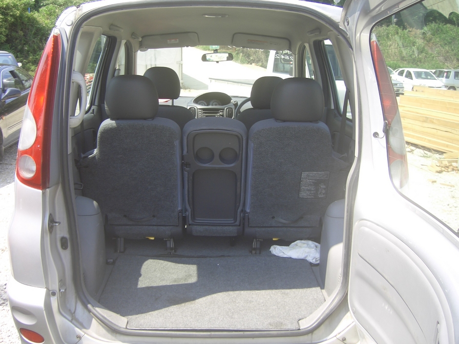 2000 Toyota Funcargo Pictures
