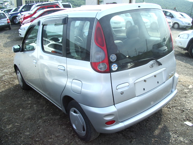 2000 Toyota Funcargo Photos