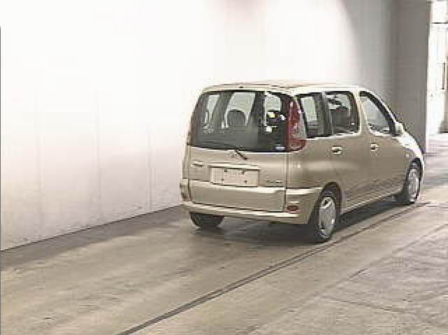 2000 Toyota Funcargo Photos