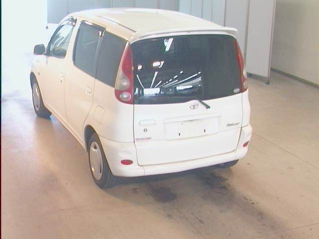 2000 Toyota Funcargo Photos