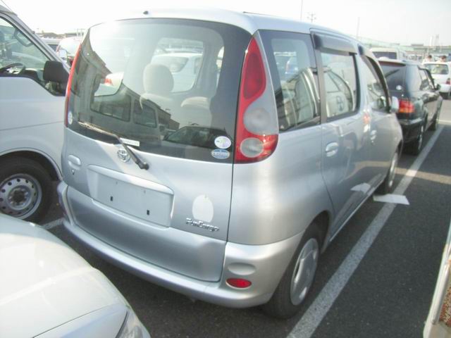 2000 Toyota Funcargo Pictures