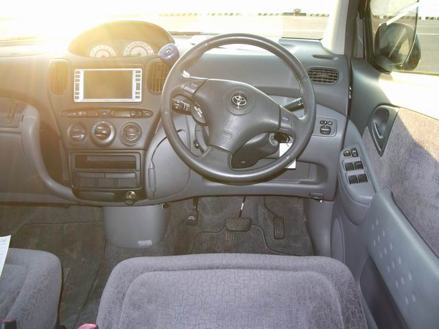 2000 Toyota Funcargo Photos