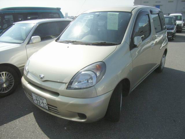 2000 Toyota Funcargo Images