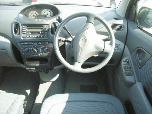 2000 Toyota Funcargo Pictures