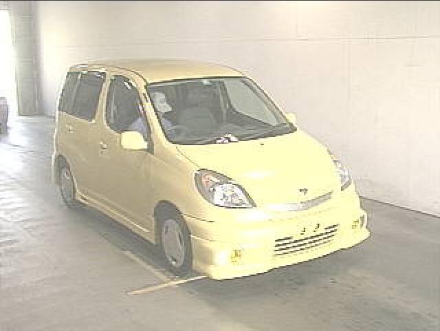 2000 Toyota Funcargo Photos