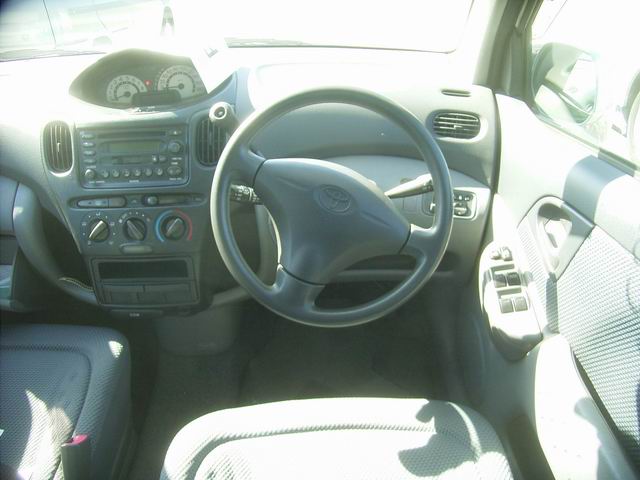 2000 Toyota Funcargo Photos
