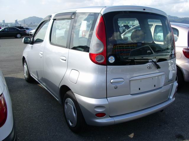 2000 Toyota Funcargo Pictures