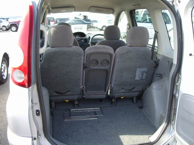 2000 Toyota Funcargo Pictures