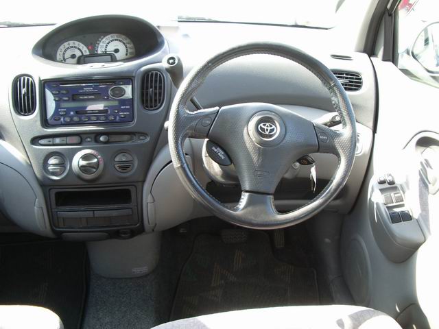 2000 Toyota Funcargo Pictures