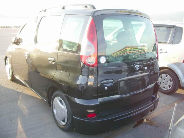 2000 Toyota Funcargo Pics