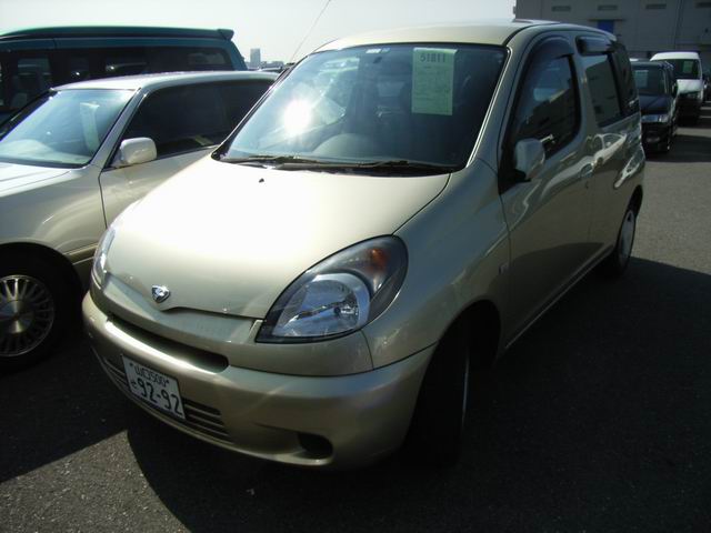 2000 Toyota Funcargo Images