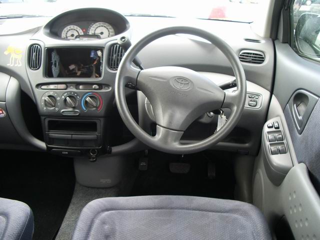 2000 Toyota Funcargo Pictures