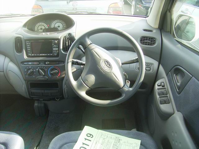 2000 Toyota Funcargo Pics