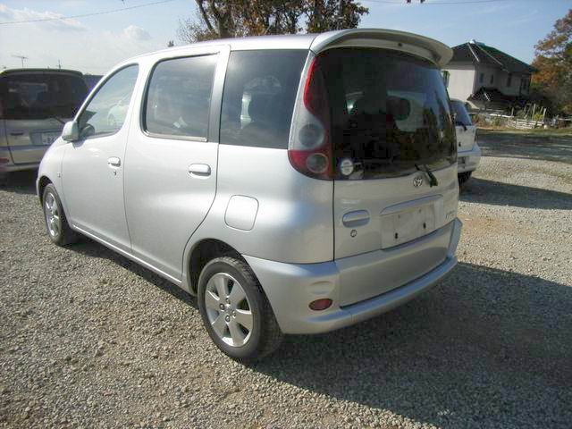 2000 Toyota Funcargo Photos