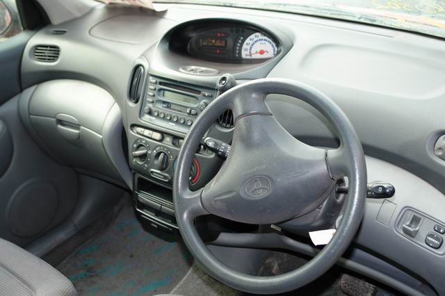 2000 Toyota Funcargo Pictures