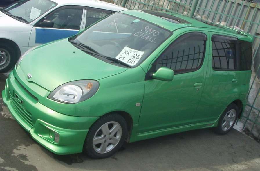 2000 Toyota Funcargo Pictures