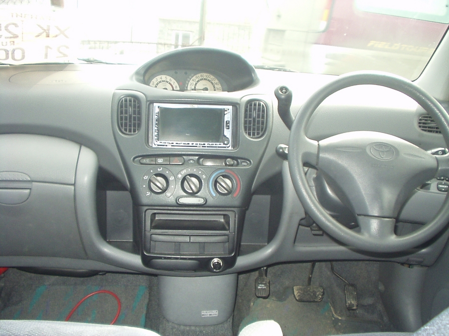 2000 Toyota Funcargo Pictures
